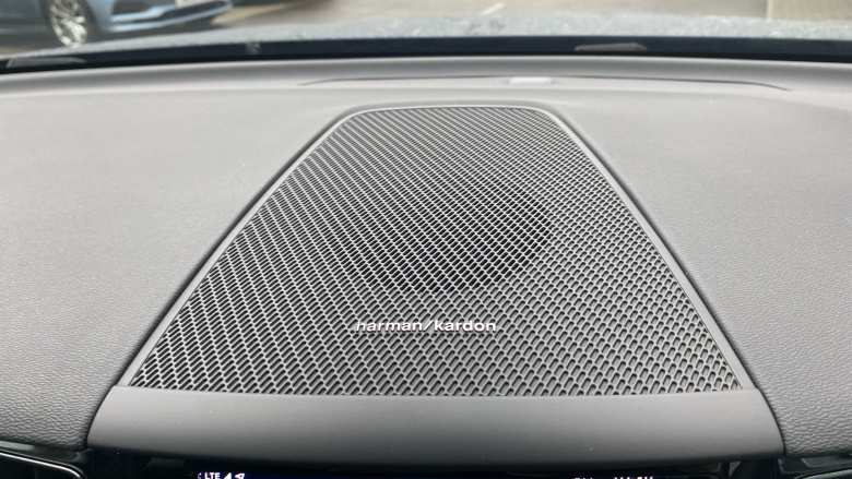 Volvo XC60 2.0 T6 [350] RC PHEV Plus Dark 5dr AWD Geartronic Estate